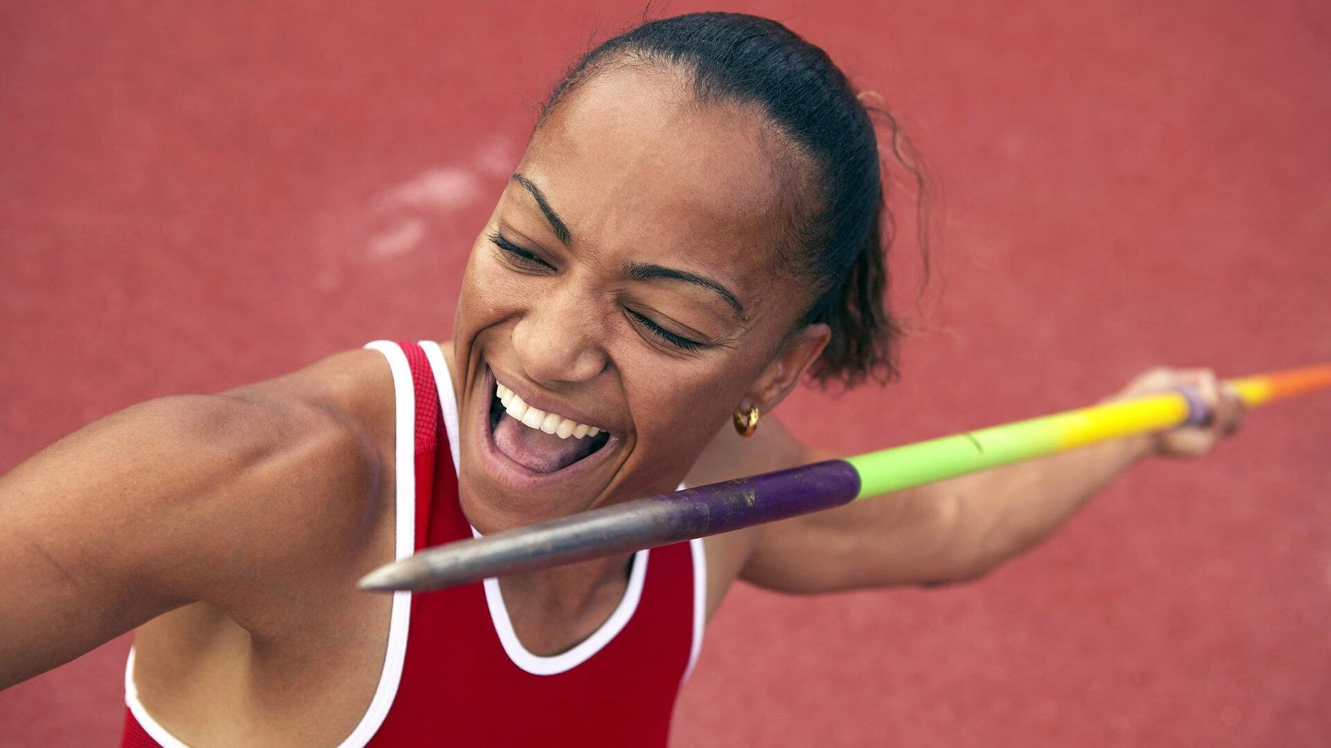 2025全球运动员收入榜揭晓，C罗以2.6亿美元断层领跑，梅西位居第三